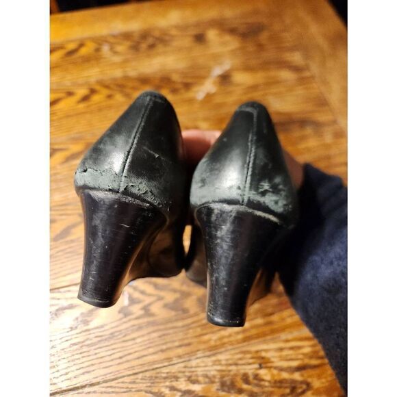 Tory Burch "Sophie" Black Leather w/Gold Reva Logo Wedge Heel Pumps Size 7 - Picture 2 of 7